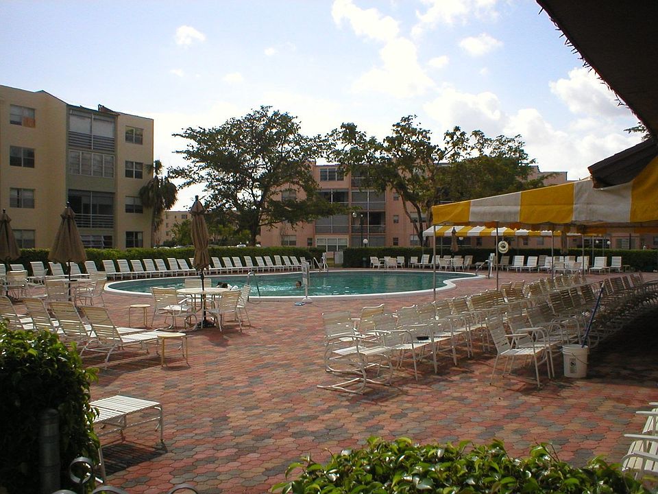 1st image of 2831 Somerset Dr APT 405