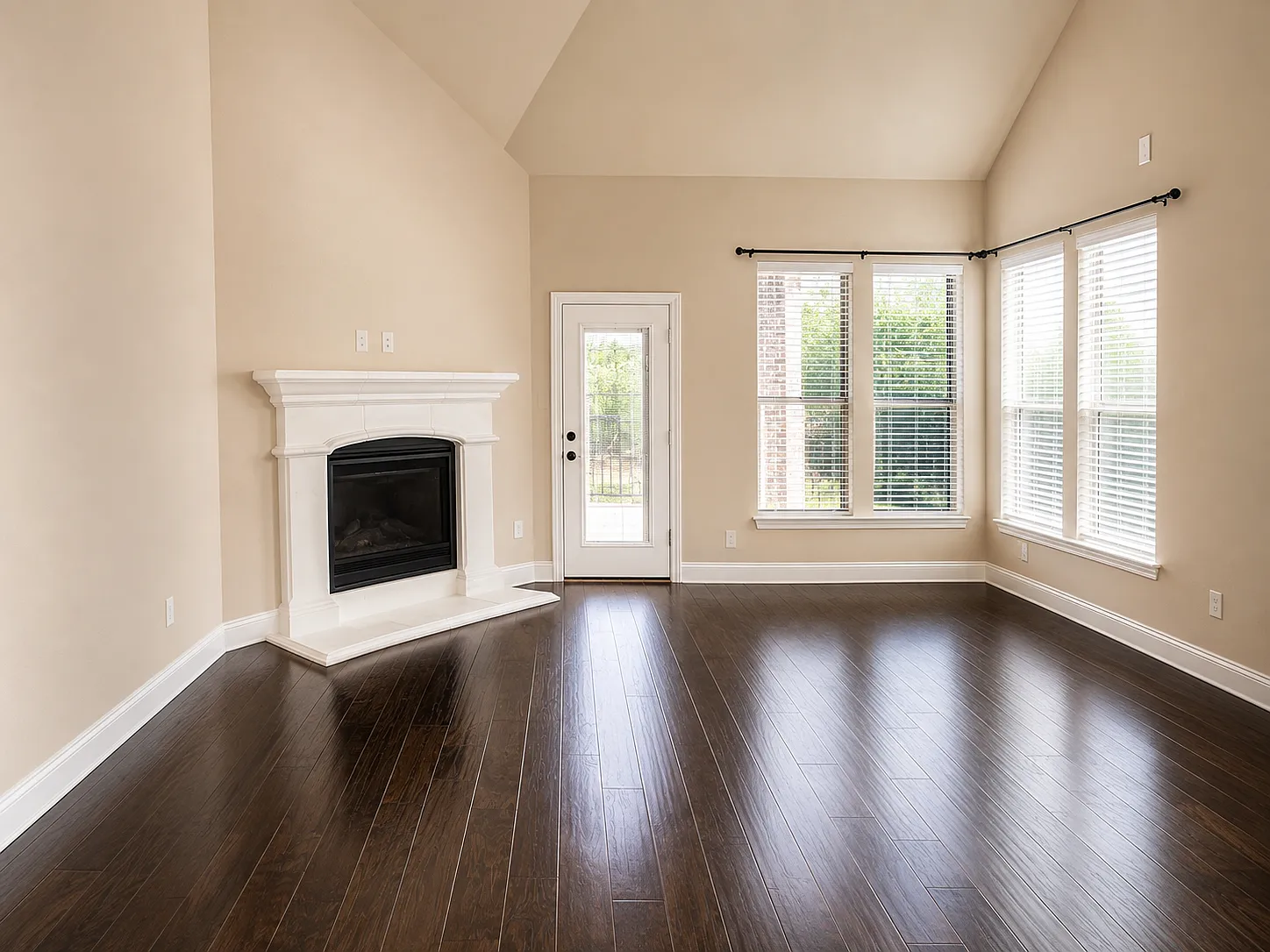 4 bed, 3.5 bath, 3030 sqft, $3,050 — Photo 2
