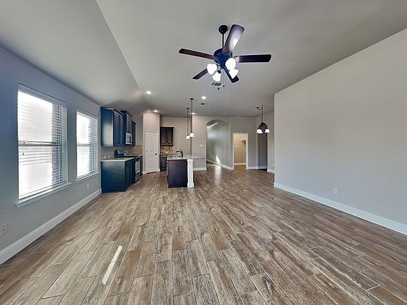 3rd image of 900 McLynn Ct