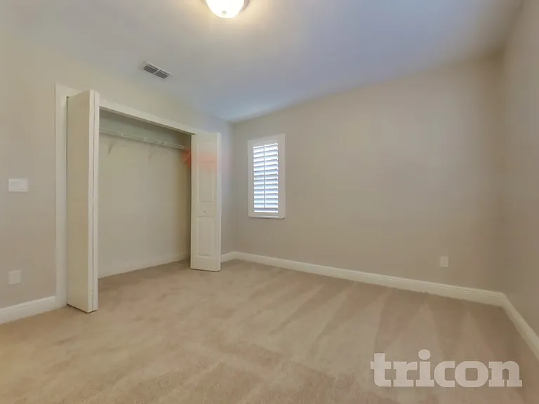 10902 Versailles Blvd — Photo 14
