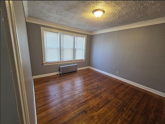 3rd image of 1651 E 74th Pl APT 1