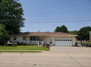 405 13th Ave, Camanche, IA 52730