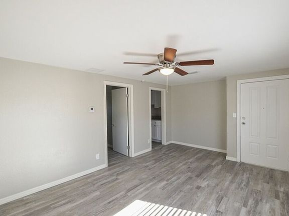 5th image of 3705 Edgewater Dr APT A