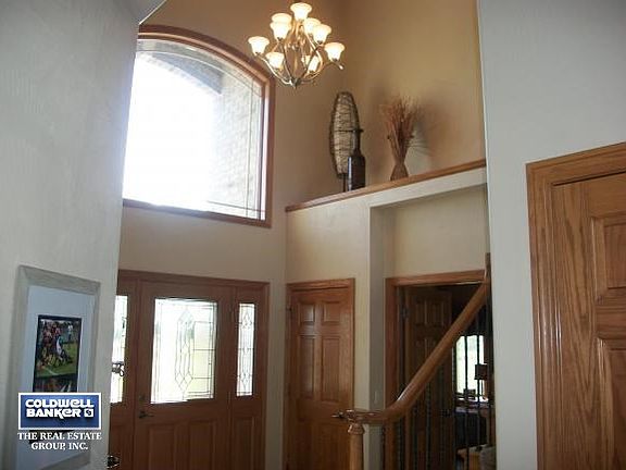 Bright & Welcoming Foyer