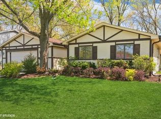 290 Old Mill Grove Rd, Lake Zurich, IL 60047