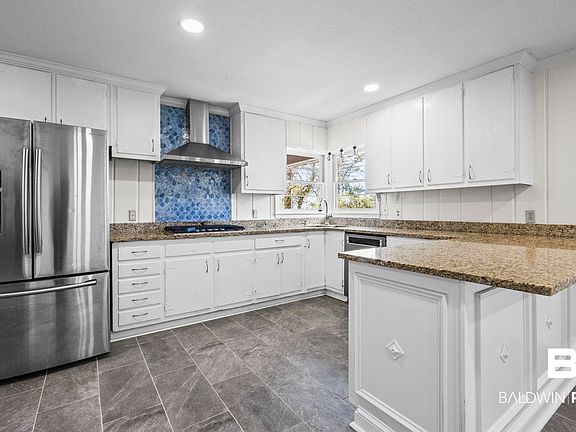 3rd image of 139 Fairway Dr