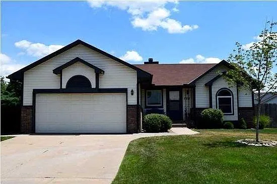 7337 E 31st Ct N — Photo 1