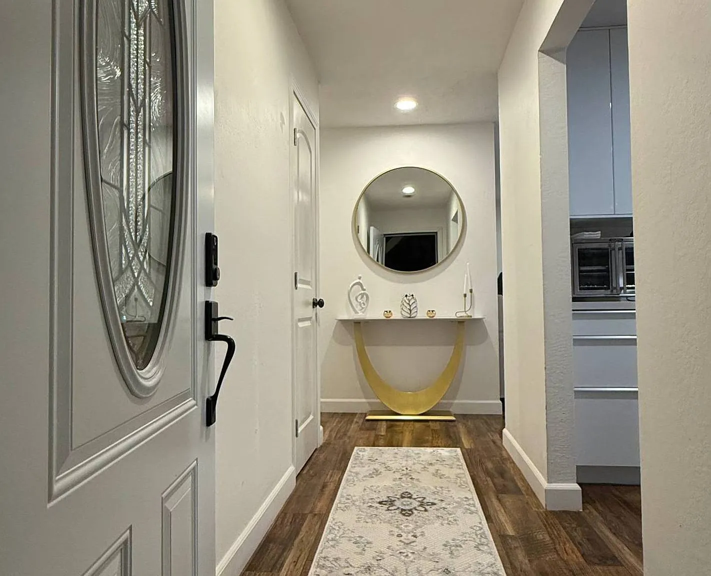 3 bed, 1090 sqft, $4,999 — Photo 2