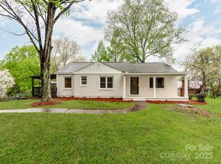 1113 Gregory Ln, Statesville, NC 28677