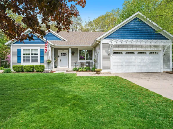 1449 Stoney Lake Dr, Holland, MI 49424