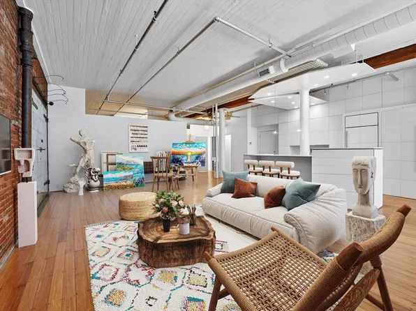 107 South St Suite 2A, Boston, MA 02111