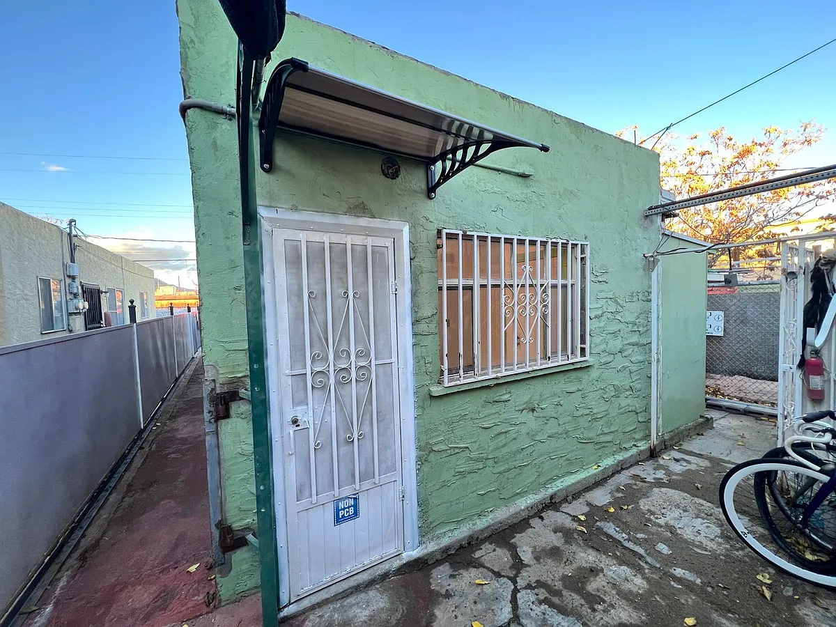 Building Photo - Central Studio Apartment