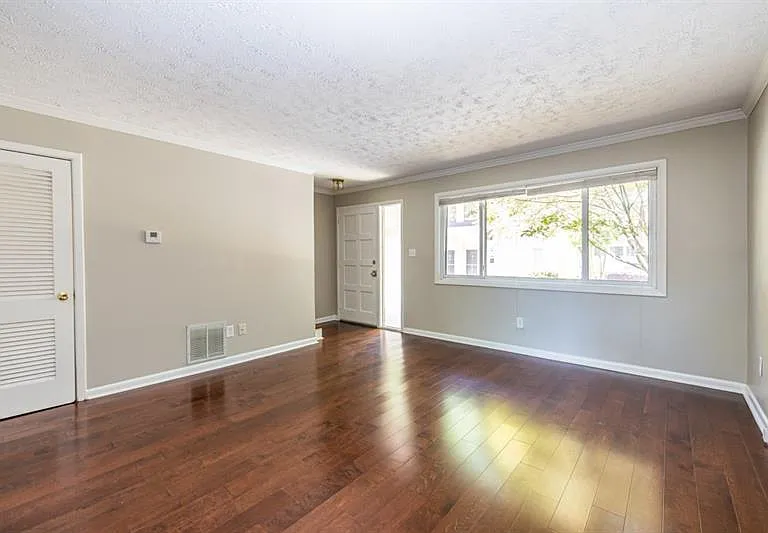 120 Biscayne Dr NW #B10 — Photo 6