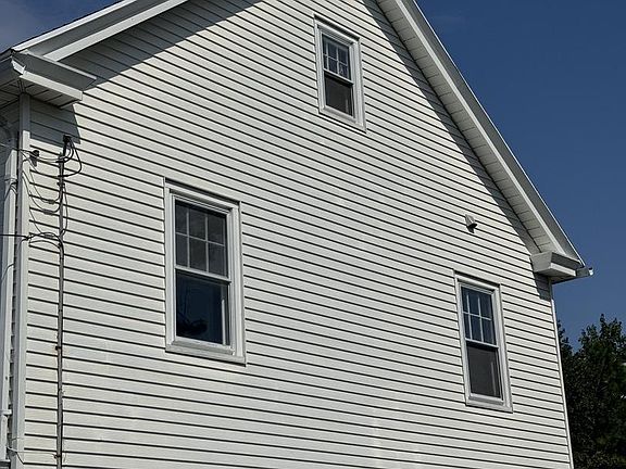 3rd image of 602 Roslyn Ave