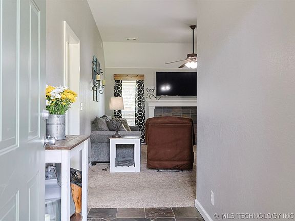 4th image of 1108 S Mockingbird Ln