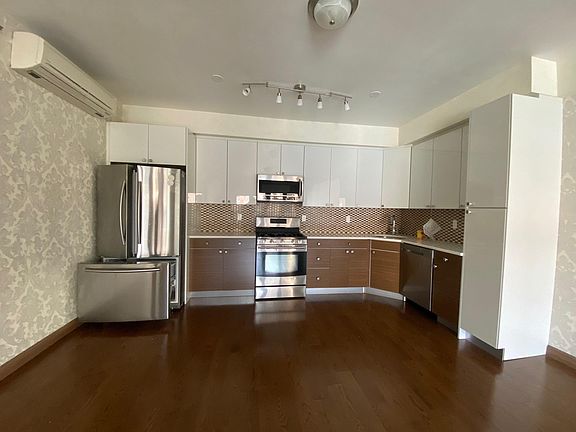 3rd image of 1673 19th St #5