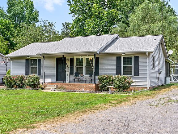 3rd image of 727 Noble Dr