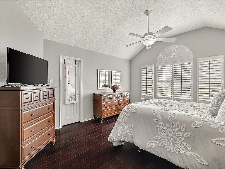 2956 S Bend Dr — Photo 5