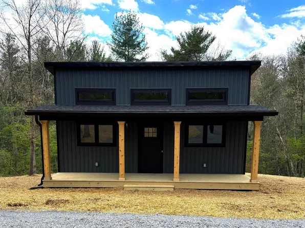1040 Possum Hollow Trl, Gerrardstown, WV 25420