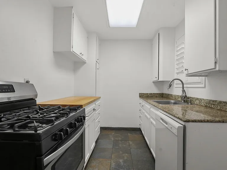 413 Adlena Dr — Photo 6