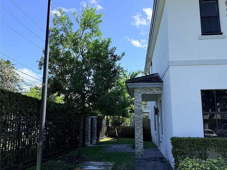 1502 SW 29th St — Photo 26