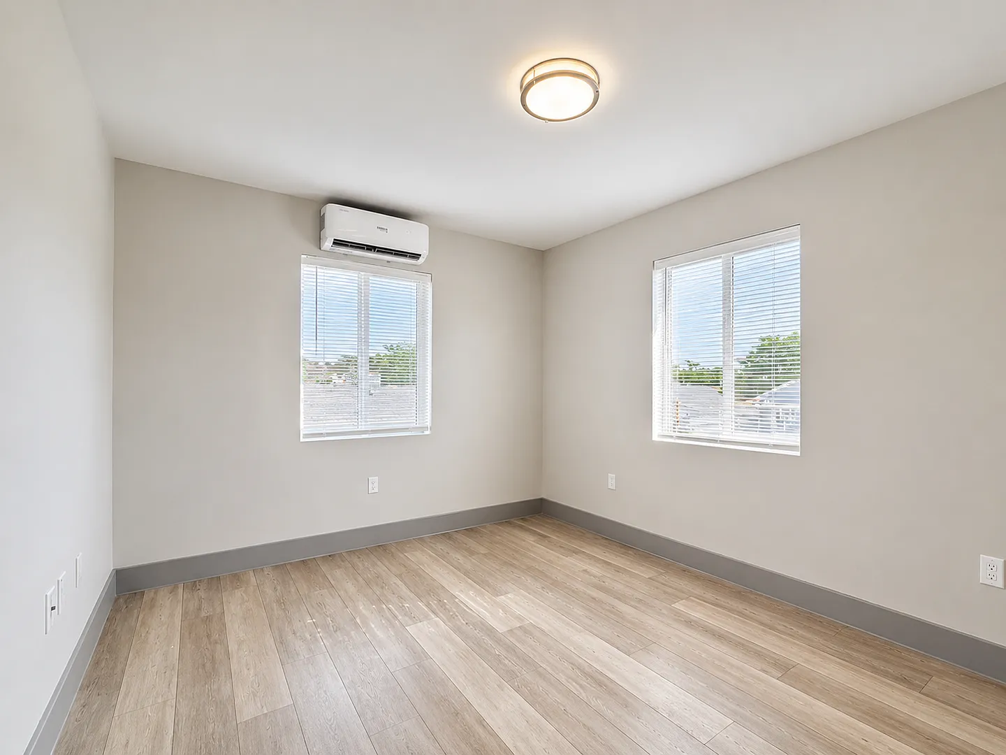 1231 NW 58 Ter — Photo 3