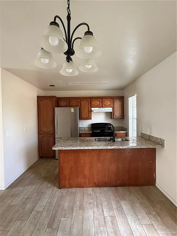 3 bed, 2.0 bath, 1079 sqft, $995 — Photo 2