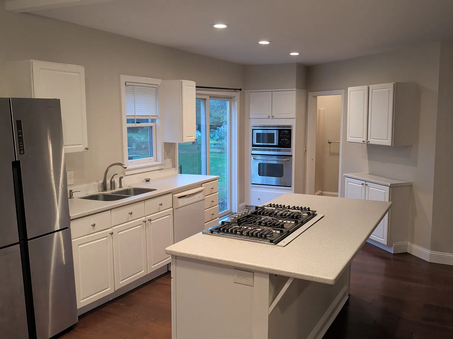 18 Railroad Ave — Photo 1