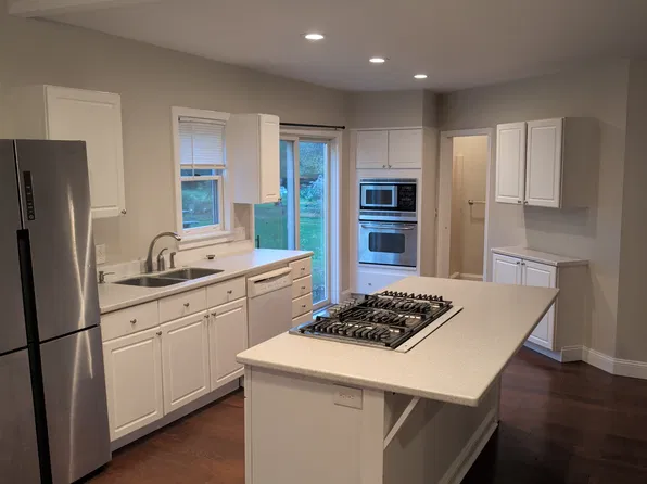 18 Railroad Ave, West Kingston, RI
