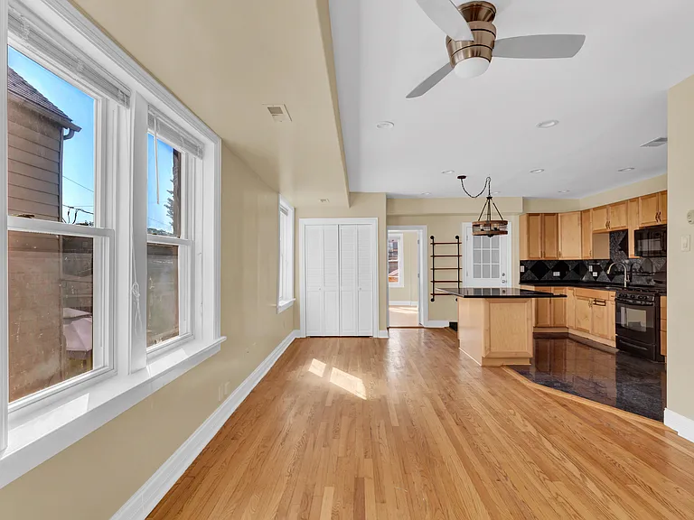 2839 W Nelson St #2 — Photo 10