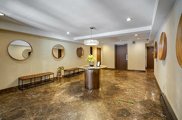 Entry / hallway, photo 1