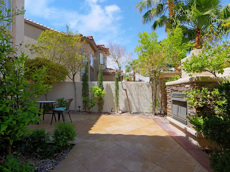 San Florentine Ave — Photo 32
