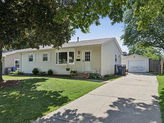 3rd image of 3702 Clover Hills Dr