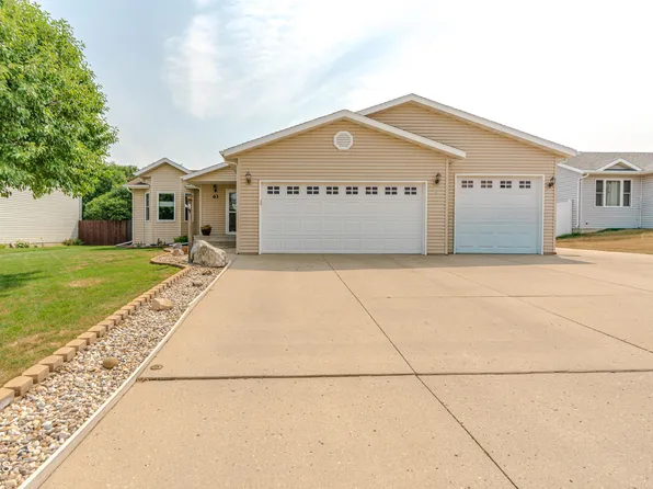 63 Haywood Dr, Bismarck, ND 58504