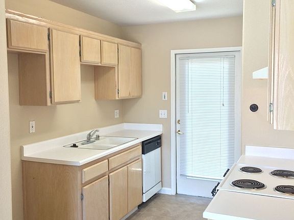 5th image of 2823 Brookside Dr APT A