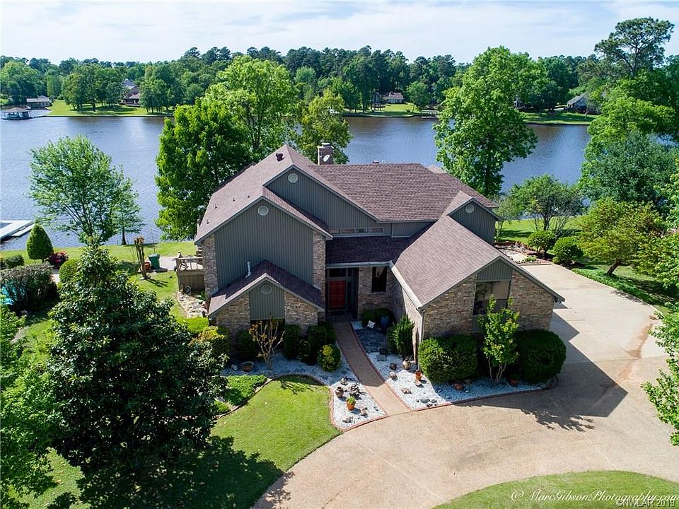 1st image of 1950 Woodlake Dr