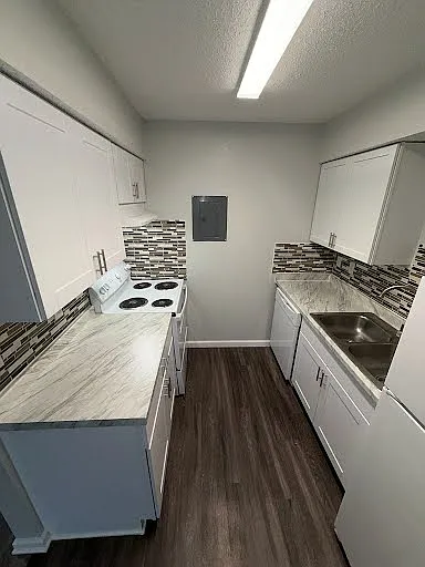 Building Photo - 3239 Bonnie Dr #101