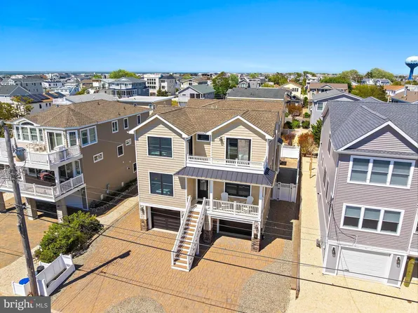 231 N 8th St, Surf City, NJ 08008