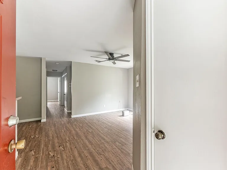 2404 Sycamore Ave #B2 — Photo 5