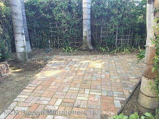 3rd image of 1125 N Crescent Heights Blvd