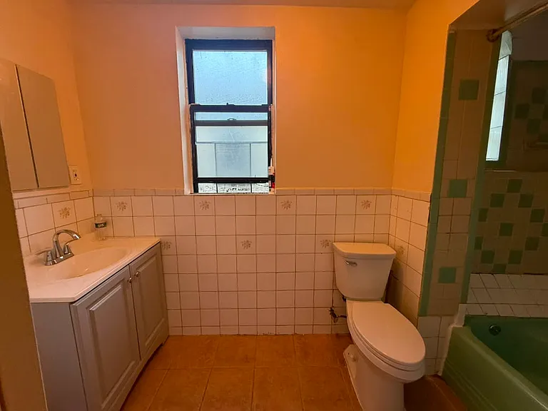 2138 Gleason Ave #1 — Photo 5