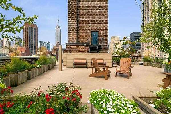 Sold by Warburg | media 16