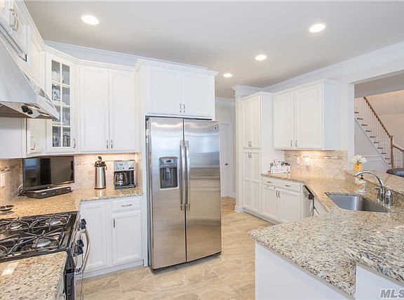 3rd image of 158 Stoneleigh Dr