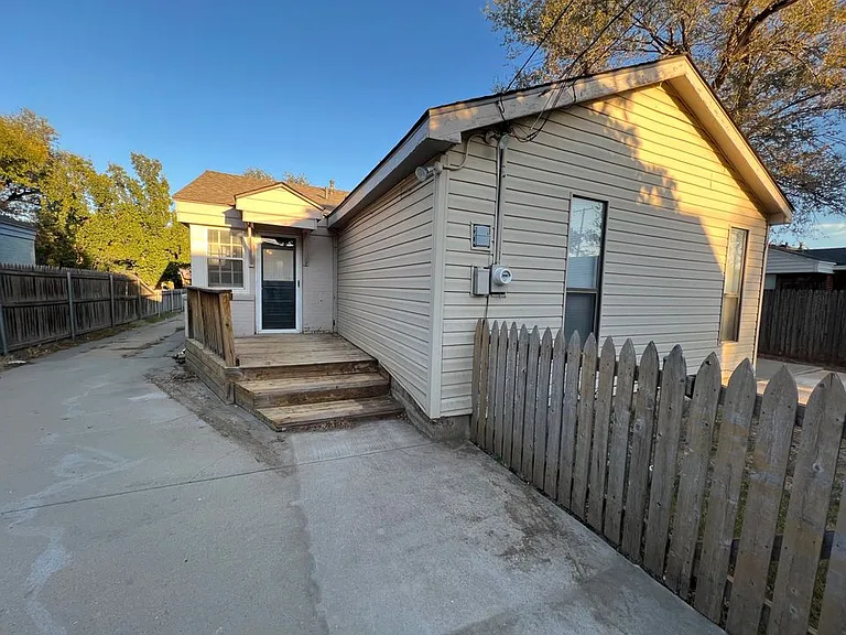 2906 S Monroe St — Photo 24