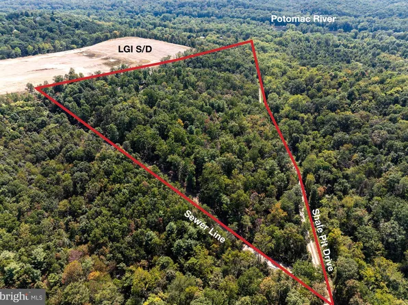 Shale Pit Dr, Falling Waters, WV 25419