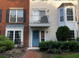 8 Redwood St, Jersey City, NJ 07305
