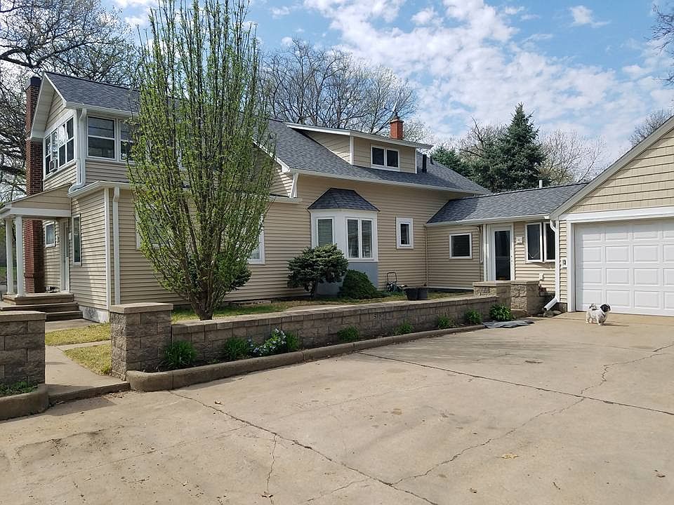 2nd image of 515 Riverside Dr