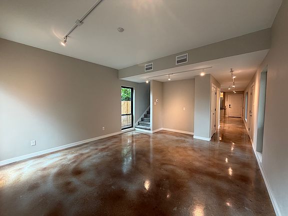 5th image of 957 Woods Ave