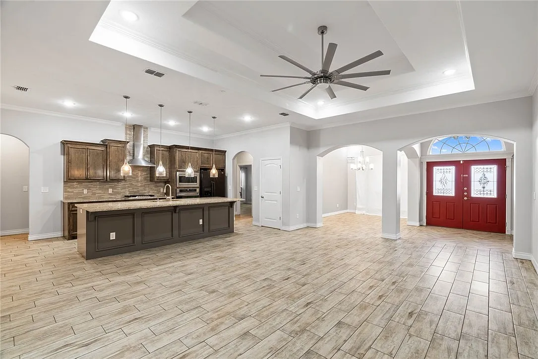 4 bed, 3.0 bath, 2389 sqft, $2,775 — Photo 2