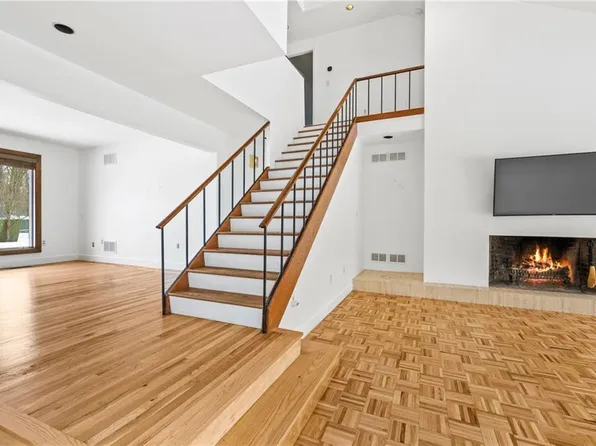 4 Wingate Rd, Lincoln, RI 02865